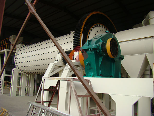 水泥熟料磨粉 現(xiàn)場